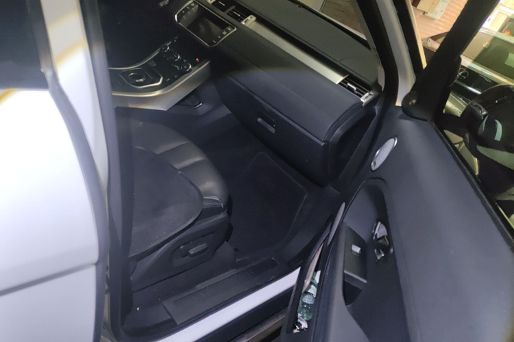 路虎 揽胜极光 2015款 2.0T 五门智耀版局部细节9005