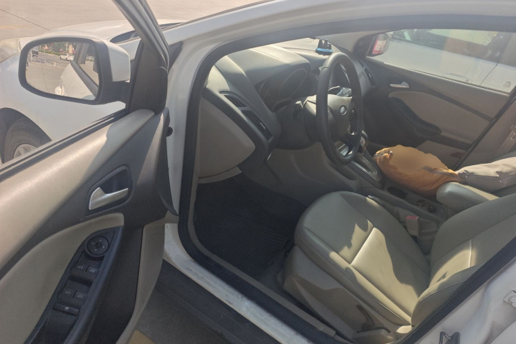 福特 福克斯 2012款 三厢 1.6L 自动舒适型中控内饰7003