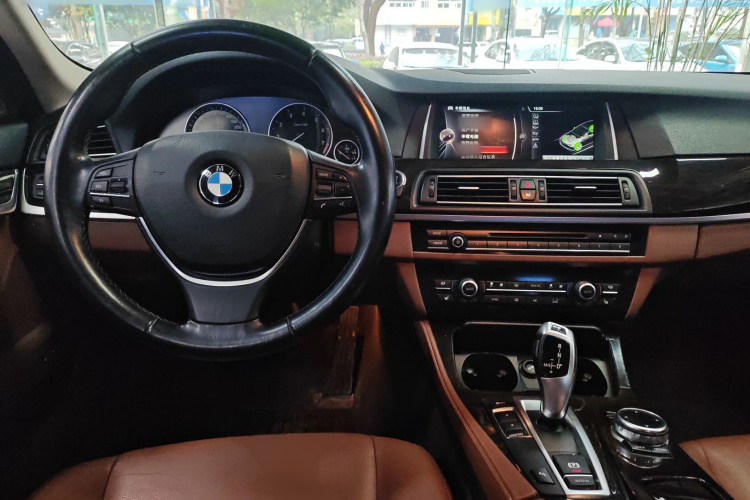 宝马5系 2014款 528Li 领先型中控内饰12