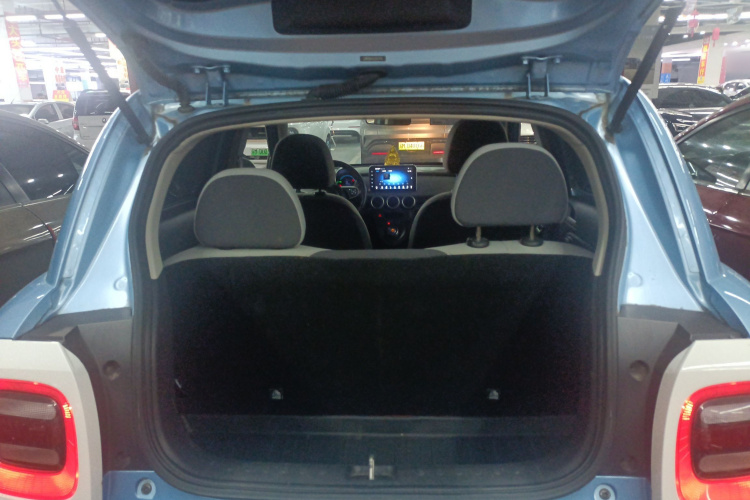 欧拉黑猫 2019款 301km 标准版机舱底盘23