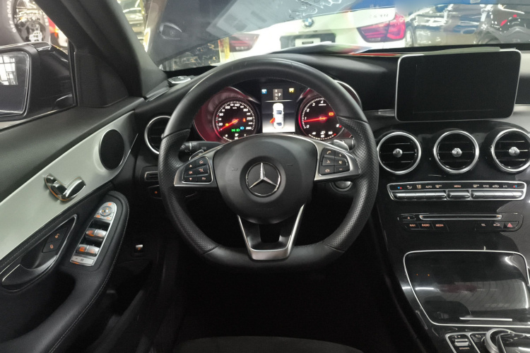 奔驰C级 2018款 C 200 运动版局部细节13