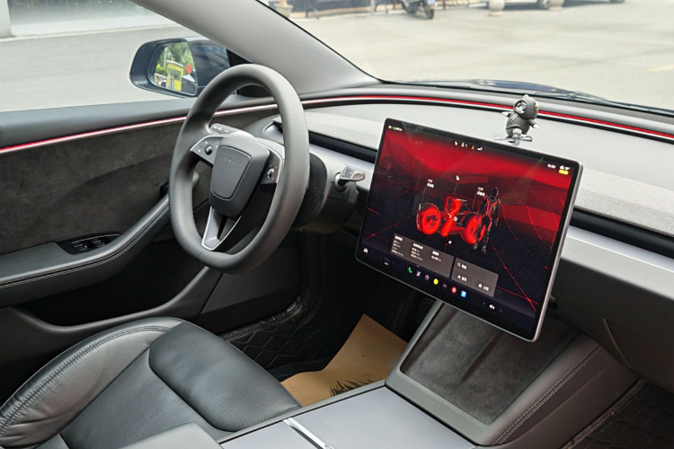 特斯拉 Model 3 2023款 长续航全轮驱动版中控内饰7003