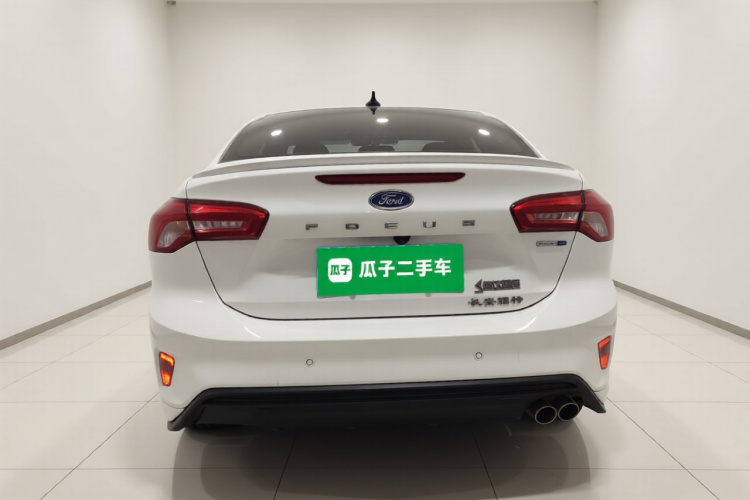 福特 福克斯 2021款 三厢 EcoBoost 180 自动ST Line车身外观6