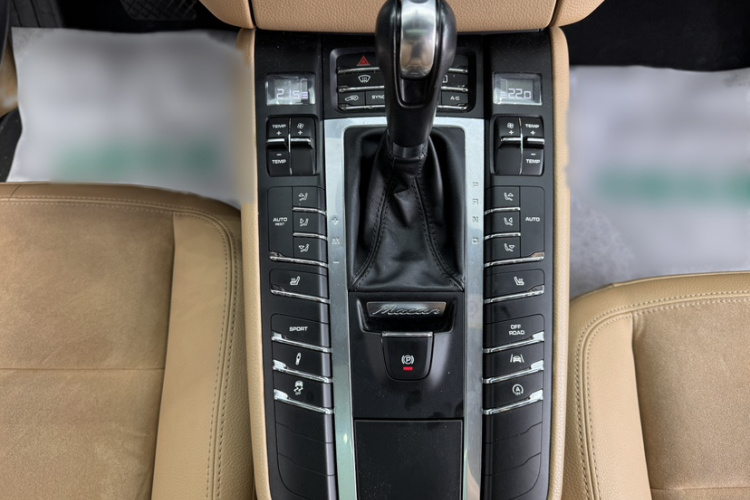 保时捷 2017款  Macan 2.0T中控内饰7012