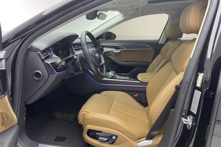 奥迪A8 2019款 Plus A8L 50 TFSI quattro 舒适型中控内饰7003