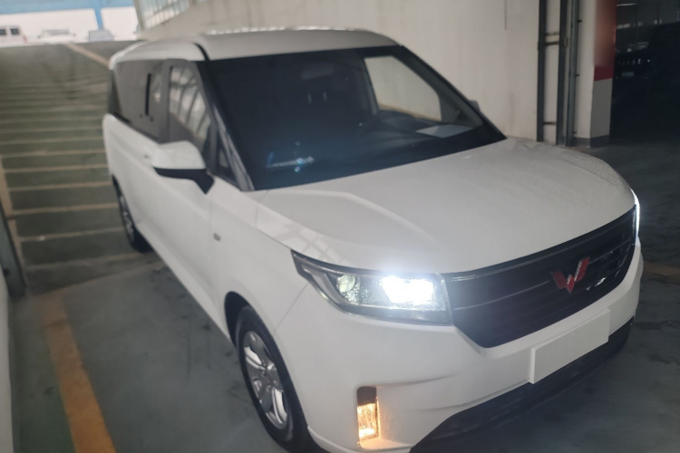 五菱汽车 五菱征程 2021款 1.5T 手动豪华型车身外观3