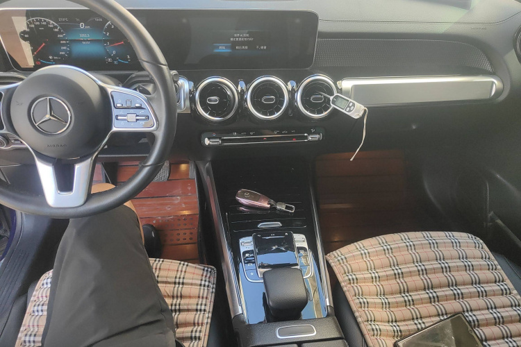 奔驰GLB 2020款 GLB 200 动感型中控内饰7002