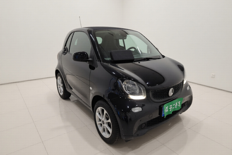 smart fortwo 2015款 1.0L 52千瓦硬顶灵动版车身外观3