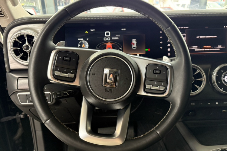 坦克300 2023款 越野版 2.0T 征服者中控内饰7002