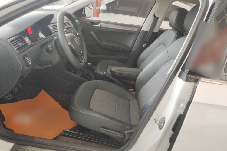 大众 桑塔纳 2016款 1.6L 手动舒适版中控内饰19