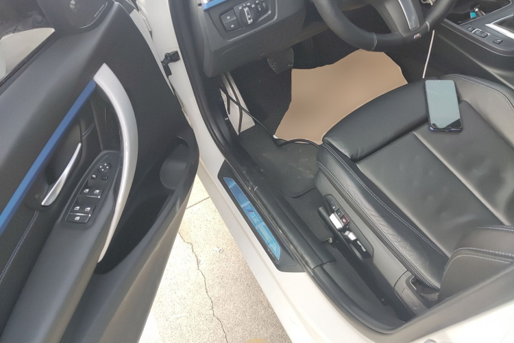 宝马3系 2018款 320i M运动套装中控内饰20