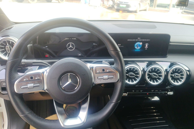 奔驰A级 2022款 A 200 L 运动轿车时尚型中控内饰7003