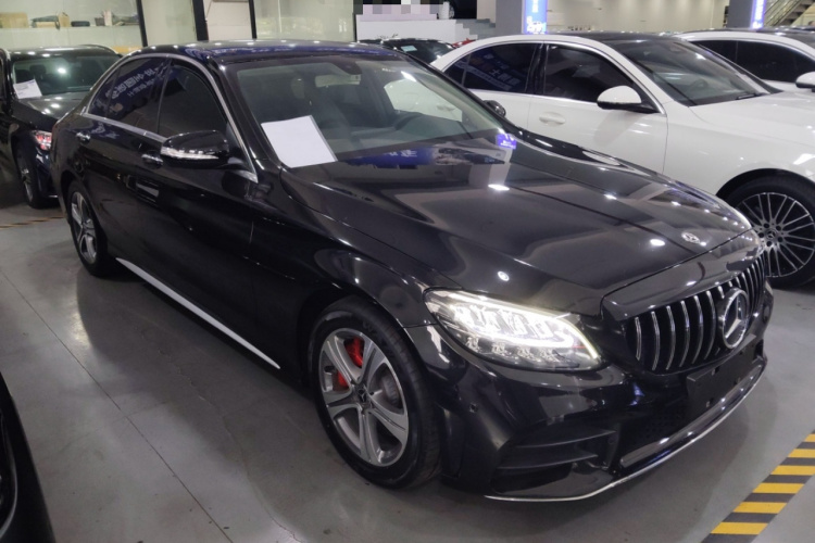 奔驰C级 2019款 改款 C 260 L 运动版车身外观3