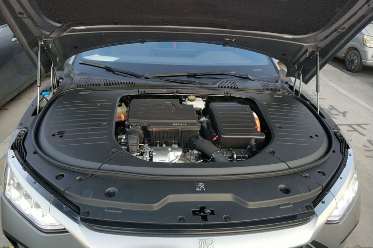 比亚迪 汉 2022款 DM-i 121KM 尊荣型机舱底盘24