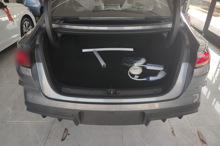 比亚迪 秦L 2024款 DM-i 120KM超越型机舱底盘23