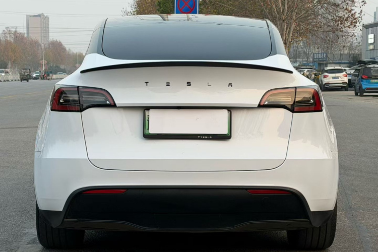 特斯拉 Model Y 2023款 后轮驱动版车身外观6