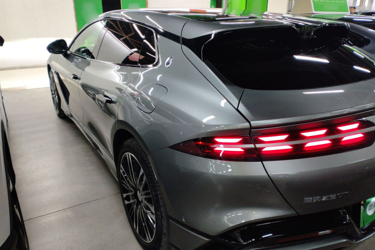 腾势Z9GT 2024款 1100四驱Ultra版车身外观4