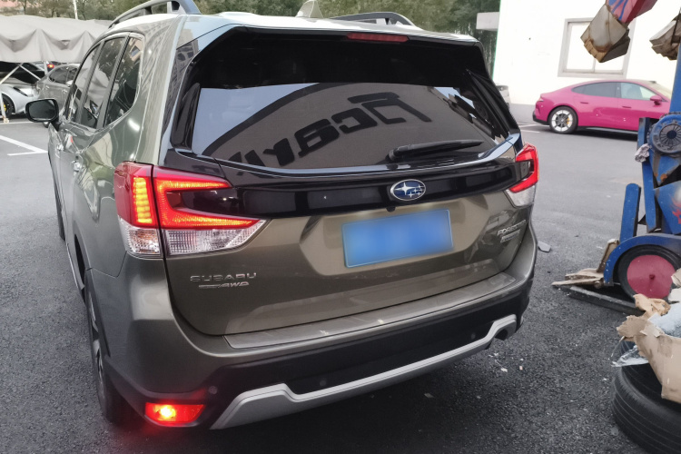 斯巴鲁 森林人 2019款 2.0i 智擎旗舰版EyeSight车身外观6