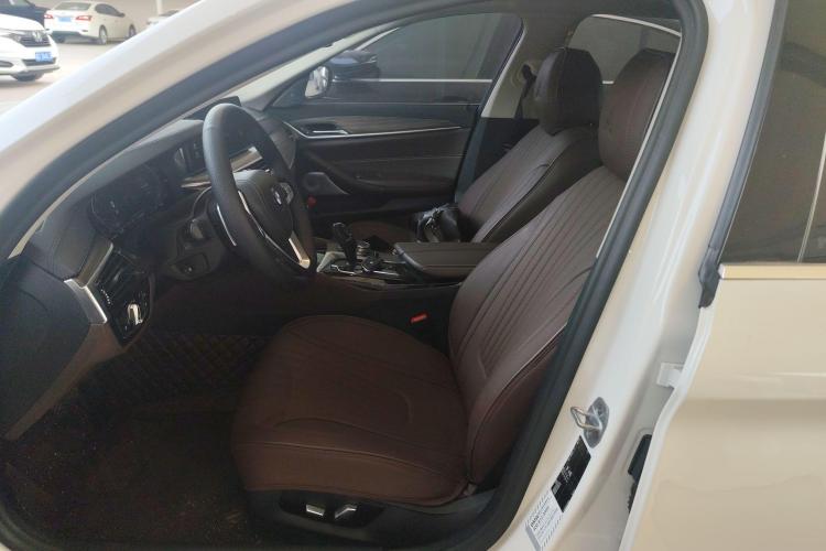 宝马5系 2019款 改款 530Li 领先型 豪华套装中控内饰19