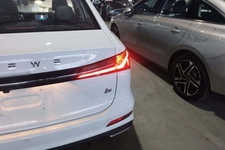 荣威i5 2023款 1.5L CVT尊荣版车身外观6001