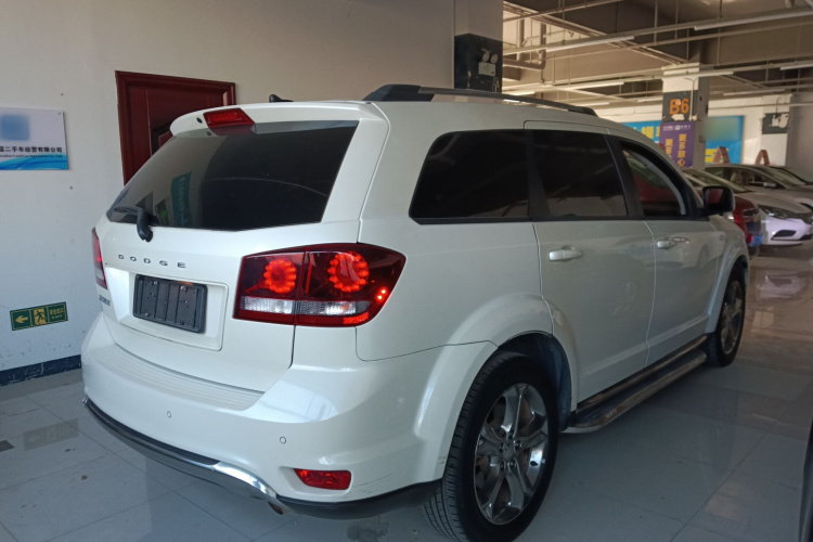 道奇 酷威 2016款 2.4L 两驱旅行版车身外观7