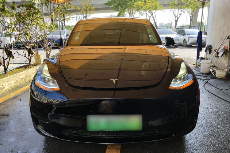 特斯拉 Model Y 2022款 后轮驱动版车身外观2