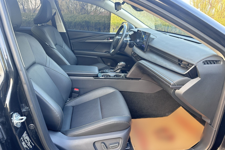 丰田 凯美瑞 2024款  双擎 2.0HG 尊贵版中控内饰7005