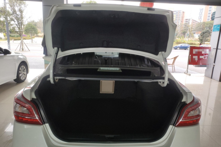 日产 天籁 2013款 2.0L XE时尚版局部细节23