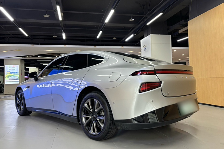 小鹏P7 2020款 670N车身外观6008