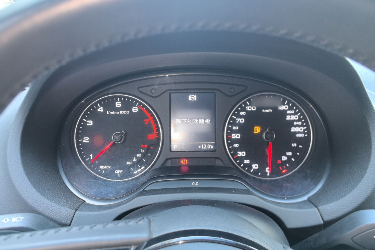 奥迪A3 2018款 30周年年型 Limousine 35 TFSI 时尚型局部细节14