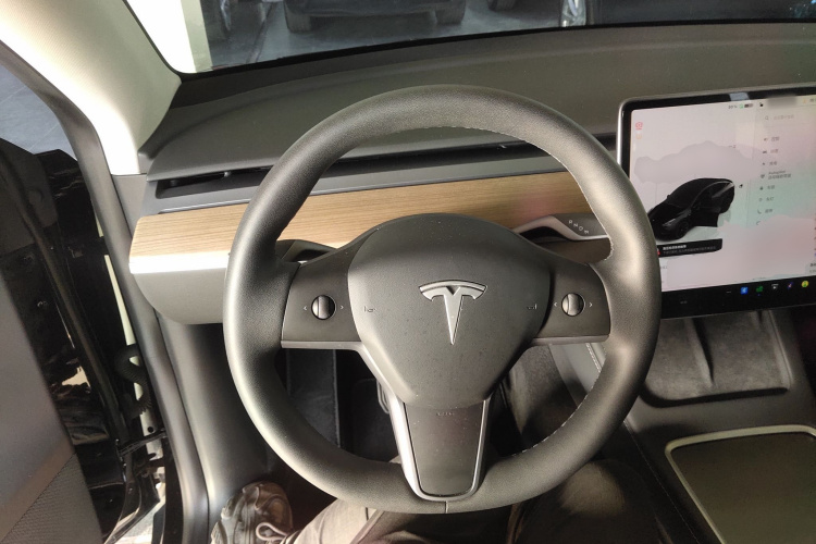 特斯拉 Model Y 2022款 长续航全轮驱动版中控内饰13