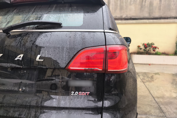 哈弗H6 Coupe 2015款 蓝标 2.0T 手动两驱精英型车身外观9