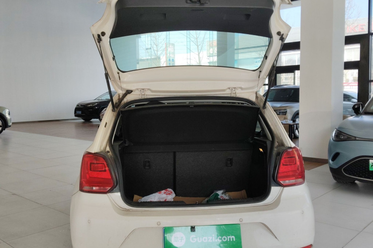 大众 Polo 2014款 1.4L 自动舒适版机舱底盘23