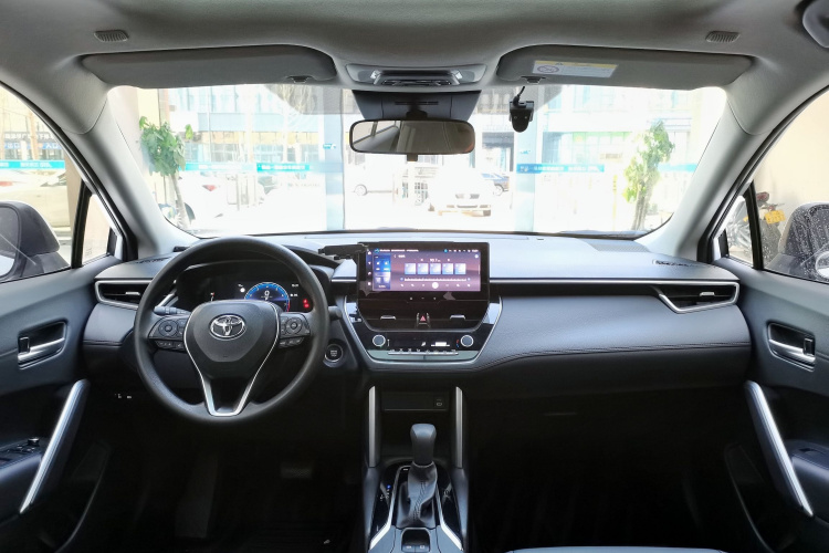 丰田 卡罗拉锐放 2024款 2.0L 豪华版中控内饰7003