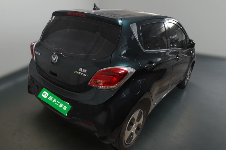 长安欧尚 奔奔E-Star 2021款 国民版 心悦版（快充版）磷酸铁锂（31.18kWh）车身外观7