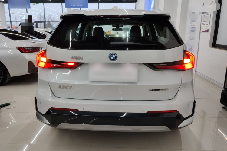 宝马iX1 2023款 eDrive25L X设计套装车身外观6