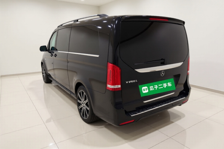 奔驰V级 2021款 V 260 L 长轴距豪华版车身外观5