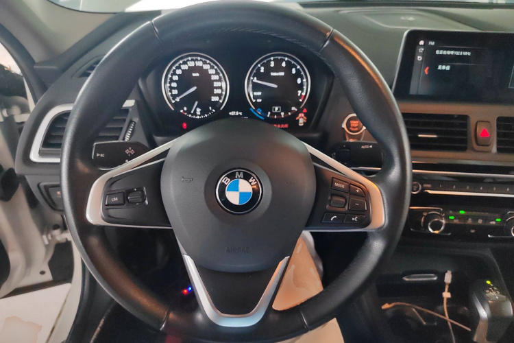 宝马1系 2019款 118i 时尚型中控内饰13