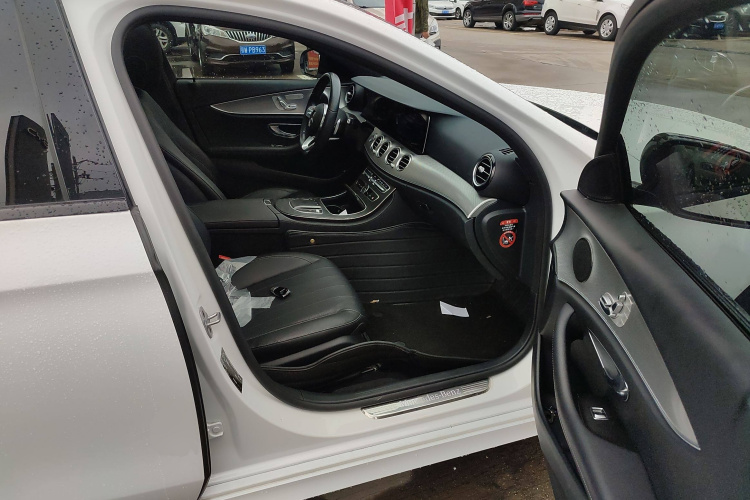 奔驰E级(进口) 2019款 E 260 运动版局部细节41