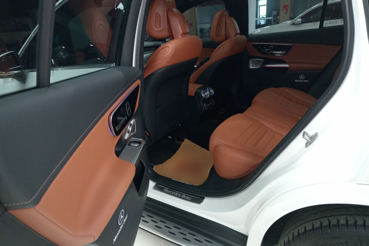 奔驰GLC 2024款 GLC 300 L 4MATIC 豪华型 5座中控内饰21