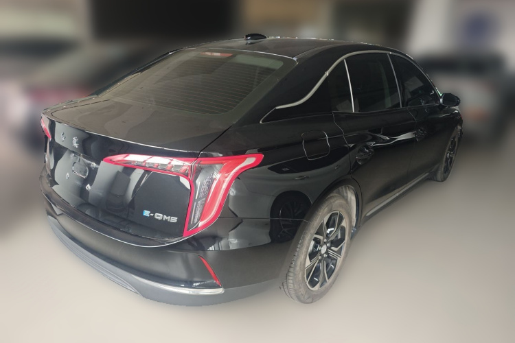 红旗E-QM5 2023款 基础出行版车身外观7