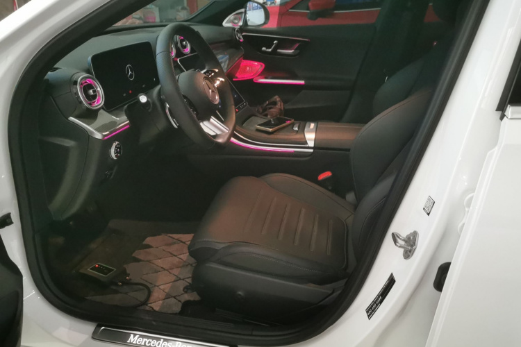 奔驰C级 2023款 改款二 C 260 L 运动版中控内饰19