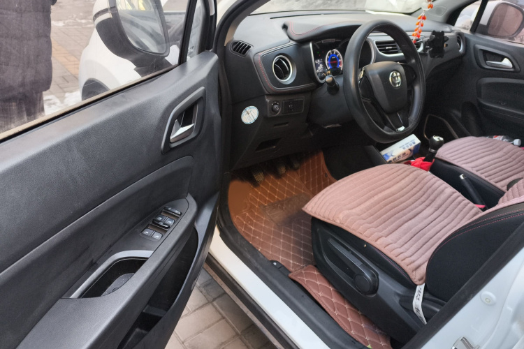 中华V3 2016款 1.5L 手动舒适型中控内饰7003