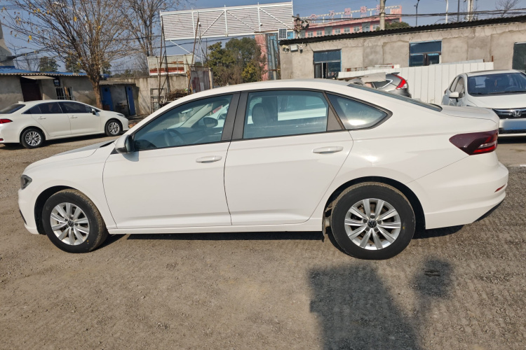 大众 朗逸 2022款 1.5L 自动风尚版车身外观4