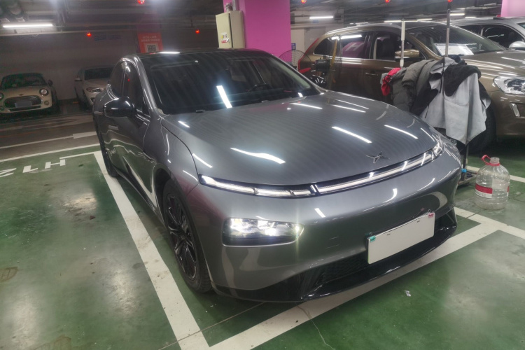 小鹏P7 2022款 586G车身外观3