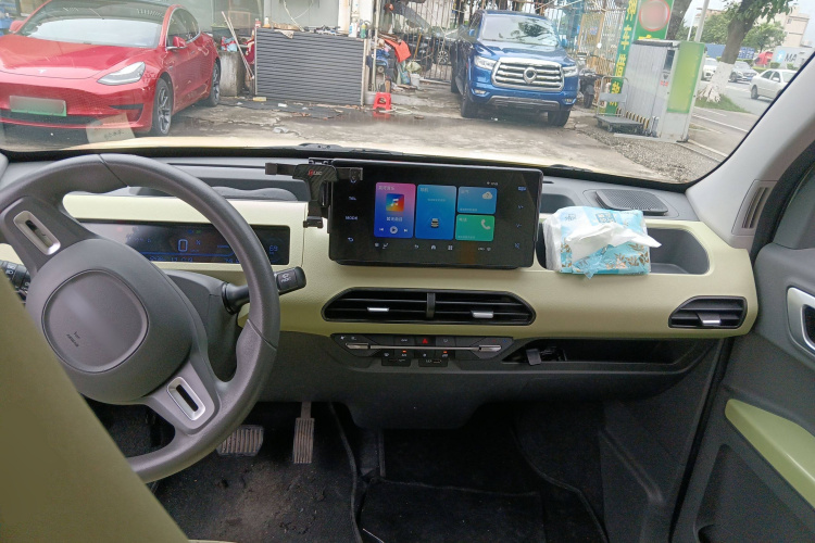 吉利汽车 2023款 熊猫mini 200km 灵动熊中控内饰7002