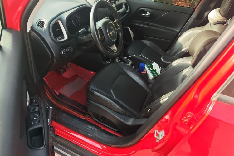 Jeep 自由侠 2017款  180TS 自动四驱全能敞篷版中控内饰7003