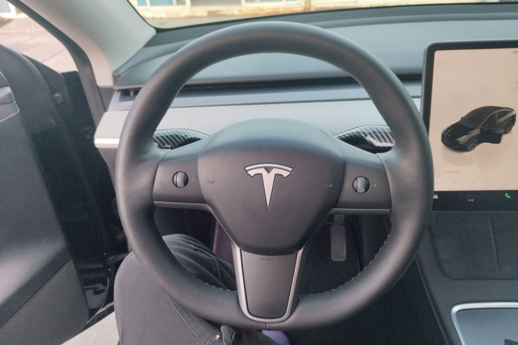 特斯拉 Model Y 2023款 后轮驱动版中控内饰13