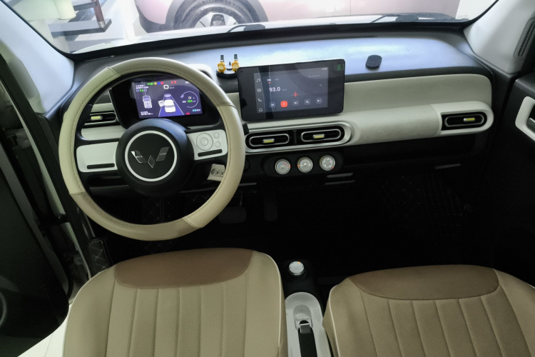 五菱汽车 宏光MINIEV 2024款 第三代 215km 进阶版中控内饰7002