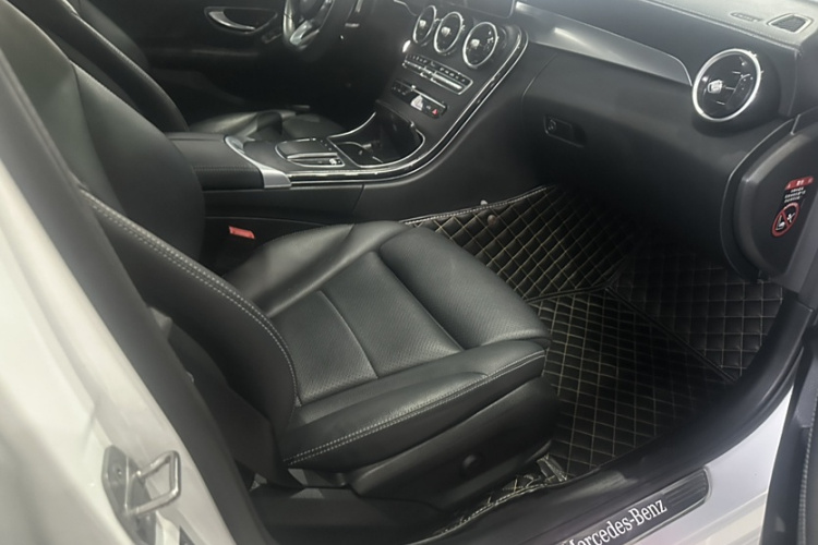 奔驰C级 2021款 C 260 L 运动版中控内饰7006